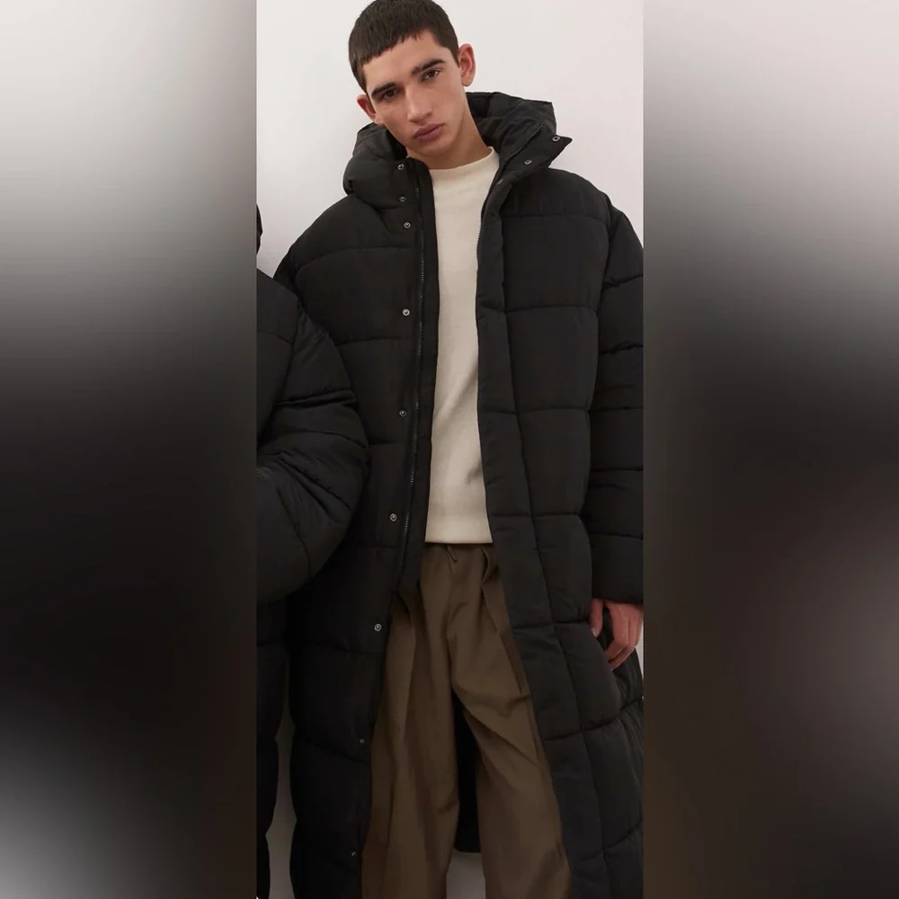 Unisex maxi puffer jacket with hood in black - Picture 2 of 7